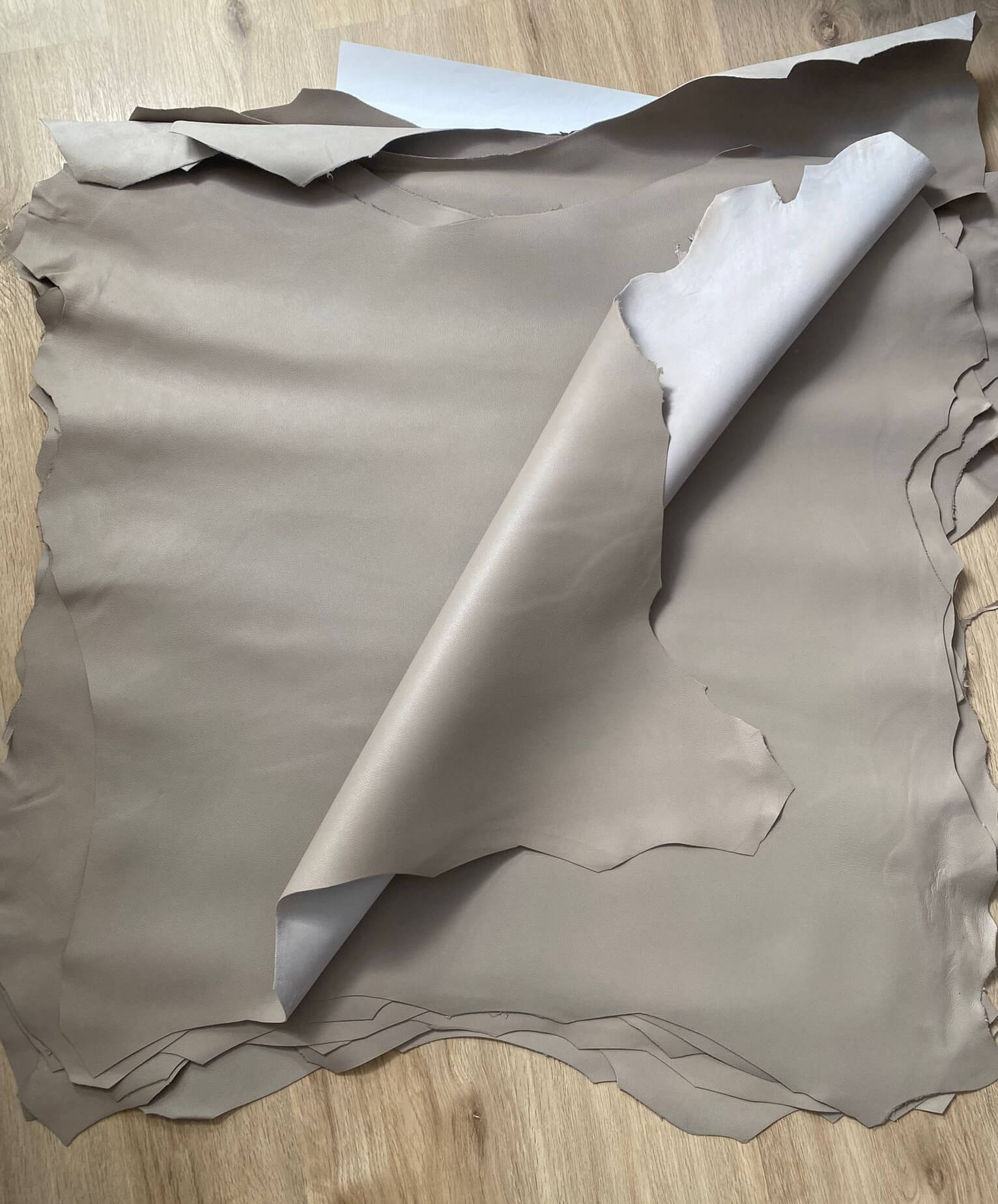 piele de miel culoarea bej